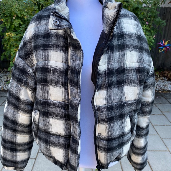 CiSONO Outerwear plaid cropped padded puffy jacket, Charlotte, blk white, Size L - Picture 7 of 8